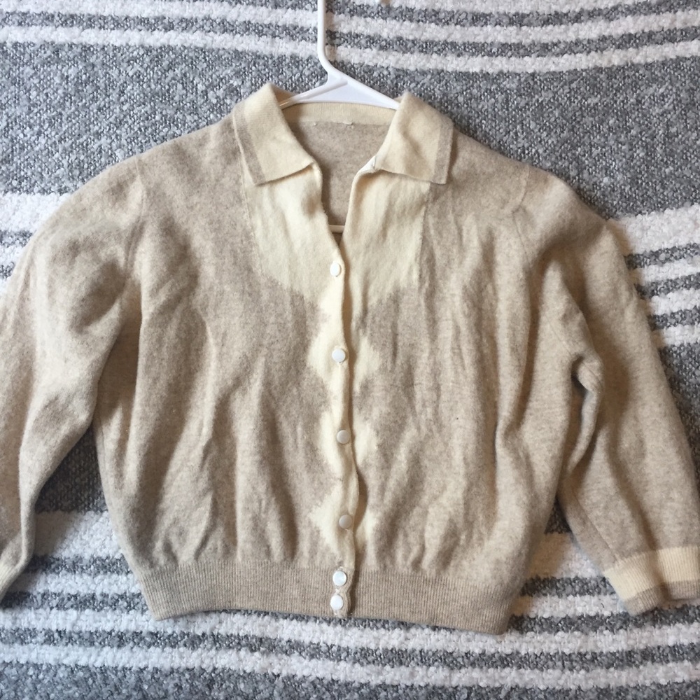 Adorable vintage 50’s cardigan